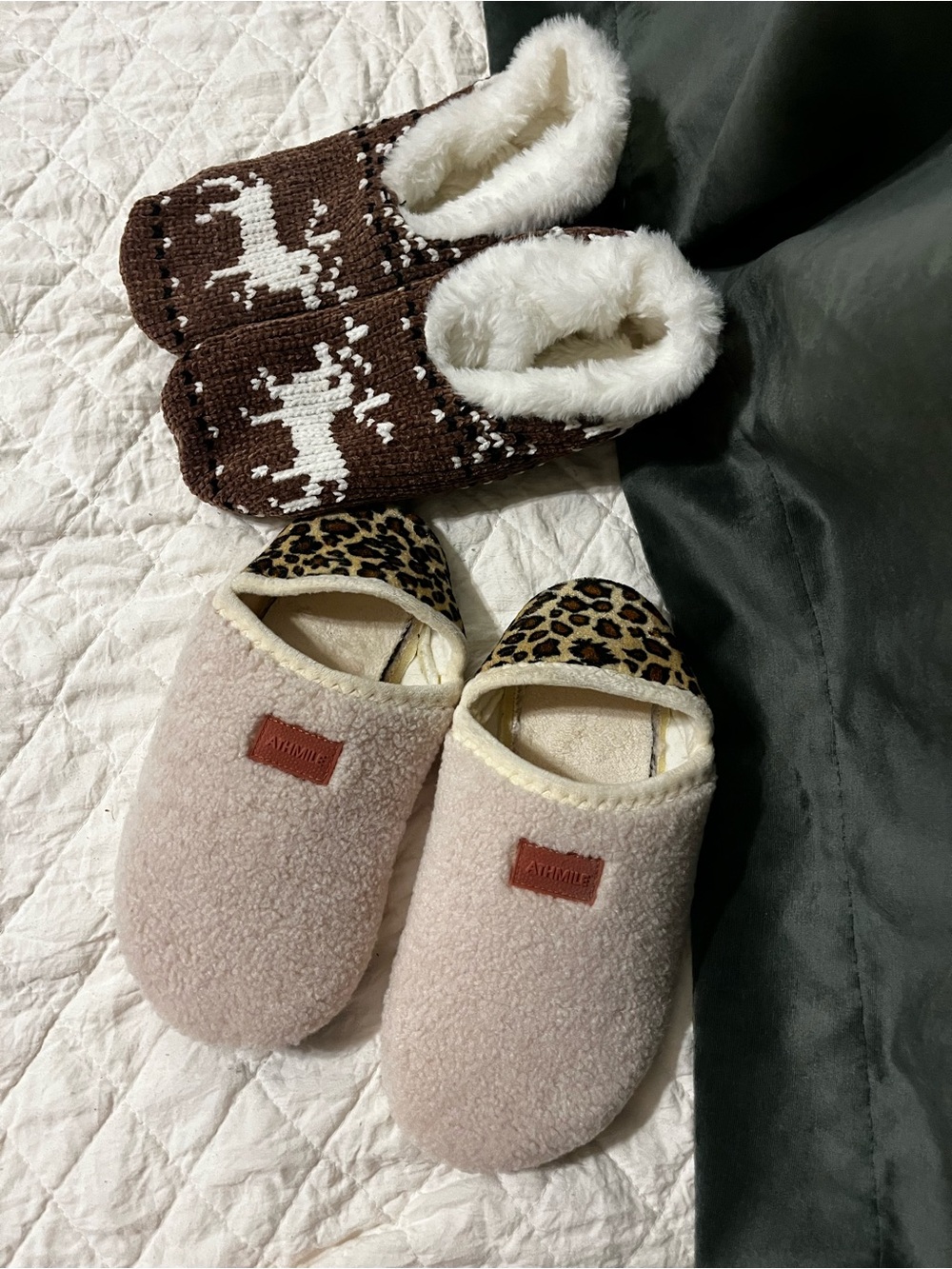 Women’s Plush Beige Slip-On Slippers bundle